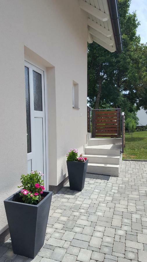 Apartment Kalimero Оточац Экстерьер фото